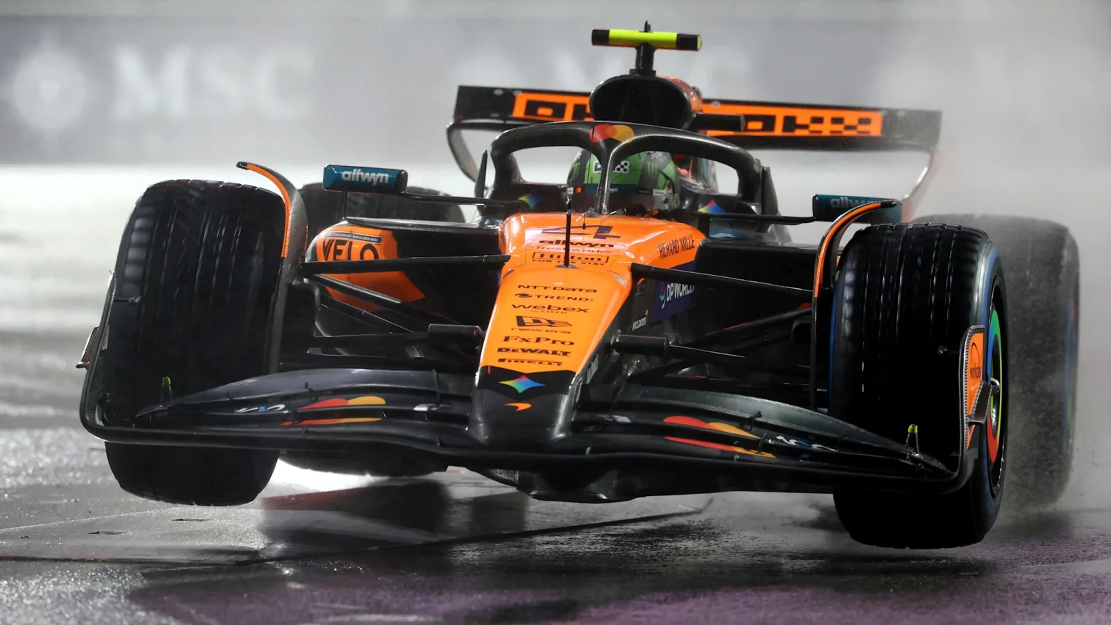 Onboard Lando: Pole lap gila di Vegas basah!