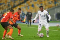 mengapa pemain bola memakai sarung tangan garisfinish.com